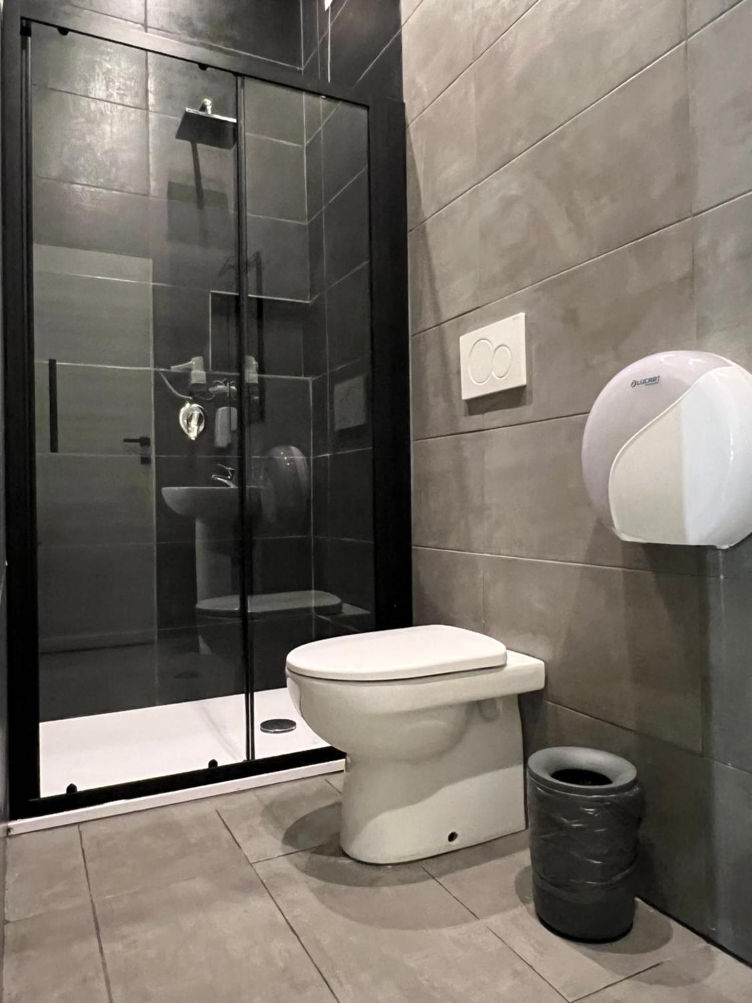 Quarto Triplo com Banheiro Compartilhado